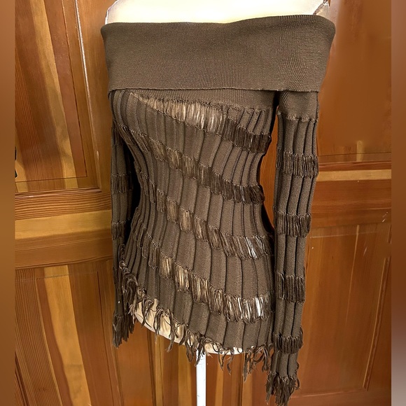 Gorgeous Off Shoulder Sweater - Picture 4 of 16